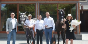 Віктор Овчарук нагородив переможців першого етапу змагань з кінного спорту