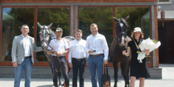 Віктор Овчарук нагородив переможців першого етапу змагань з кінного спорту (фото)