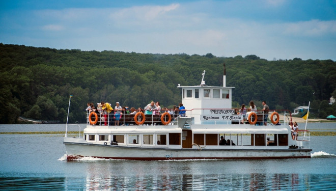 У Тернополі можна здійснити прогулянку на теплоході «Капітан Т.Г.Парій»