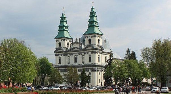 У Тернополі проводять церковні Літургії іноземними мовами