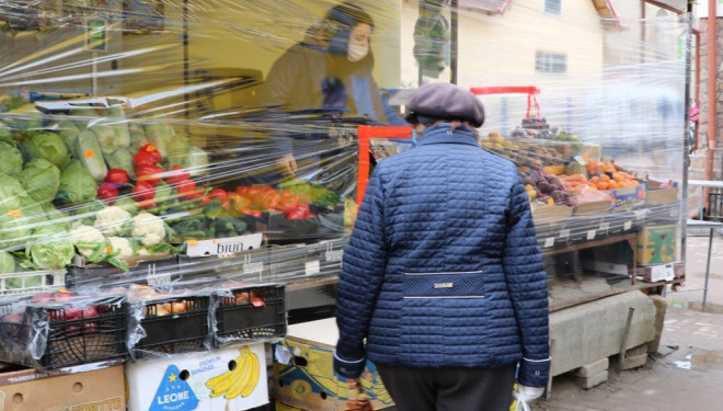 На тернопільських ринках покупці не дотримуються санітарних вимог умов карантину