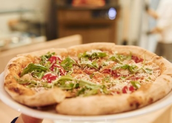 Відтепер у Тернополі можна смакувати справжню італійську піцу