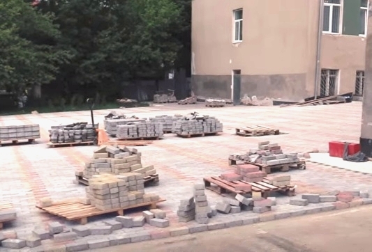 У Тернополі розпочали ремонт шкільного подвір’я