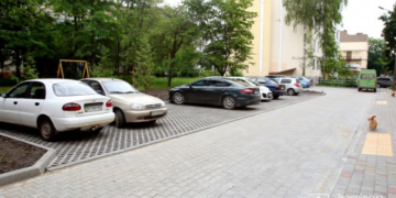 У Тернополі днями завершився капітальний ремонт прибудинкової території за адресою вул. О. Довженка, 11