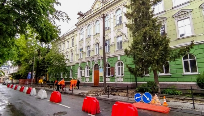 У Тернополі розпочали ремонт головного входу Тернопільської Української гімназії ім. І. Франка