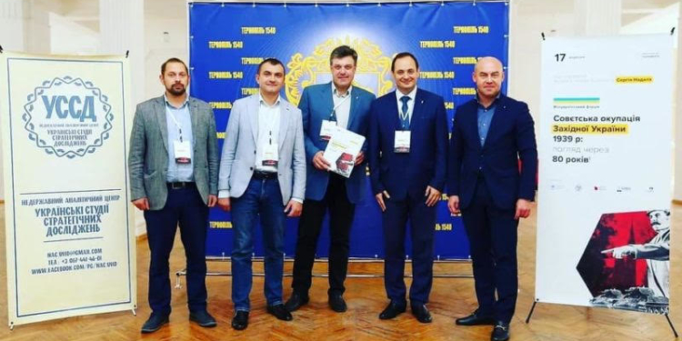 Зеленський назвав мерів-«свободівців» бунтарями за захист української мови