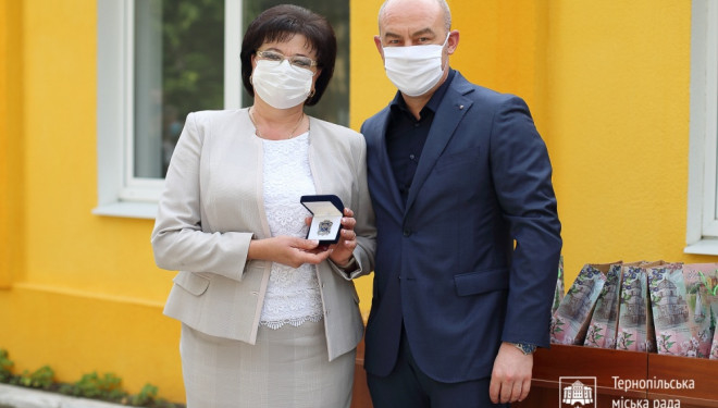 На передовій у боротьбі з вірусом: у Тернополі привітали медиків