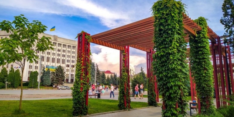 У Тернополі знайшли можливість продовжувати озеленювати місто