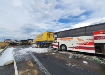 ДТП у Польщі: зіткнувся тернопільський автобус із двома вантажівками