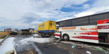 ДТП у Польщі: зіткнувся тернопільський автобус із двома вантажівками