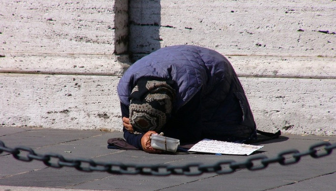 “Дохід за день від трьох до шести тисяч гривень: на Тернопільщині викрили групу, яка вербувала жебраків для праці