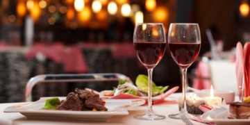 У Тернополі дозволили працювати закладам харчування відповідно до своїх режимів