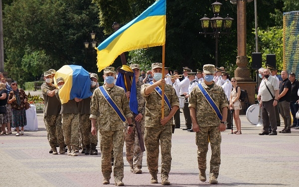 У Тернополі попрощалися із загиблем військовослужбовцем