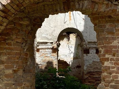 На Тернопільщині волонтери взялися відновлювати старовинний костел