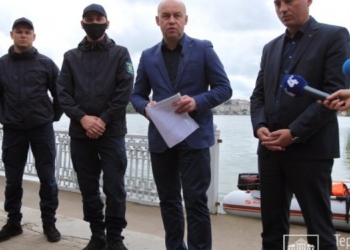 У Тернополі акваторію ставу цілодобово обстежуватимуть муніципали на човні