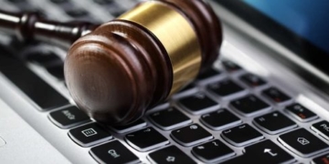 На Тернопільщині перед судом постане чоловік, що незаконно змінював офіційні дані інших осіб