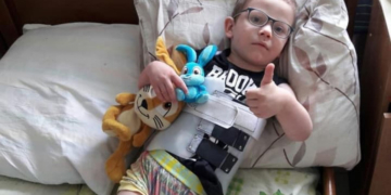 Через сильні болі у ногах дитина вставати не може: тернополян просять допомоги