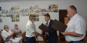 «Лікар – неоціненна й важка праця»: Віктор Овчарук відзначив медичних працівників Заліщицького району