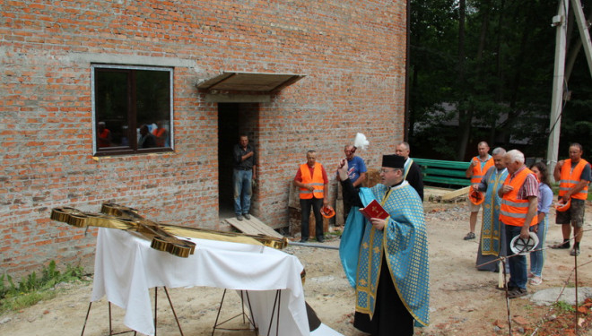 На Тернопільщині освятили хрест майбутньої Каталицької академії