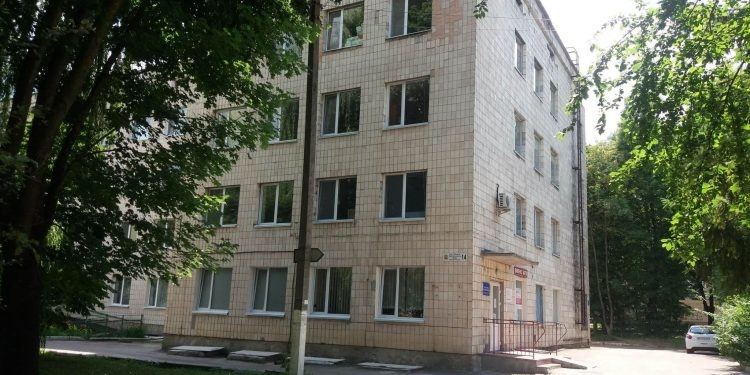 Народила, щоб потім приректи на вірну смерть: у Тернополі жінка на дачах привела на світ дівчинку та хотіла залишити її