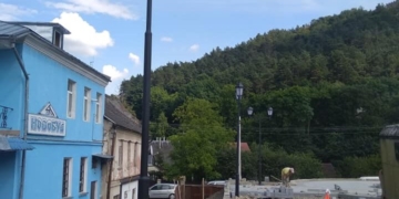 Жителі містечка на Тернопільщині розкритикували дизайн нового вуличного освітлення