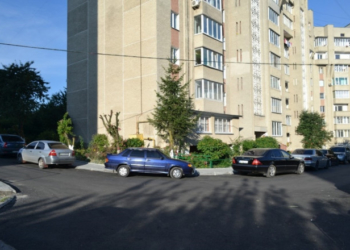 У Тернополі відремонтували двір: зміни тривають