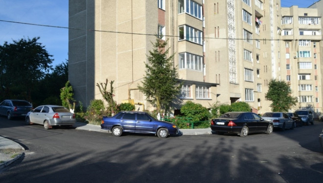 У Тернополі відремонтували двір: зміни тривають