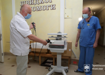 Для Тернопільської лікарні придбали новітній прилад для обстеження дихальних шляхів
