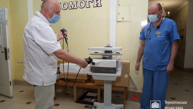Для Тернопільської лікарні придбали новітній прилад для обстеження дихальних шляхів