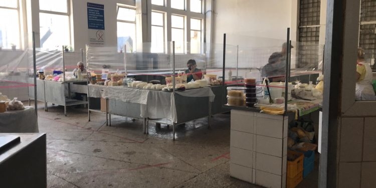 Ринок чи інтернет: як тернополяни призвичаїлися купувати продукти харчування у карантин