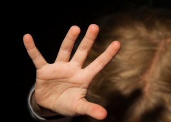 У Тернополі знайшли жінку, яка в центрі підходила до чужої дитини