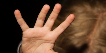 У Тернополі знайшли жінку, яка в центрі підходила до чужої дитини