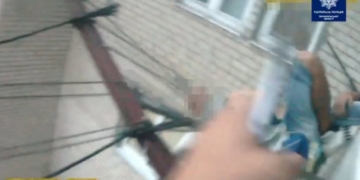 Тернополянина, який намагався вистрибнути з вікна чужої квартири, забрали до психоневрологічної лікарні