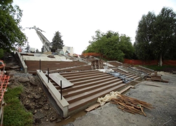 У Тернопільському парку завершують ремонт сходів