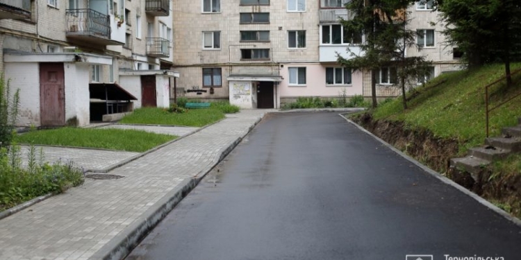 Зміни тривають: у Тернополі капітально відремонтували ще один двір