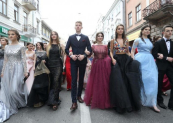 За яких умов у Тернополі пройде урочиста хода для випускників?