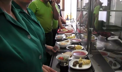 В заводській їдальні на Тернопільщині можна пообідати за 20 гривень