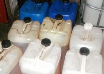 На Тернопільщині “на гарячому” впіймала працівника залізниці, який зливав паливо з тепловоза