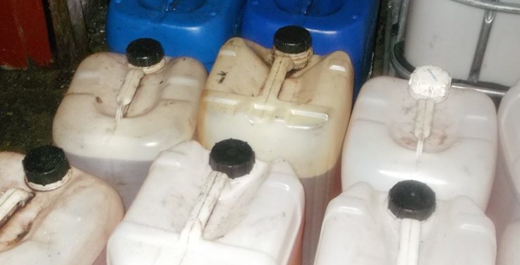 На Тернопільщині “на гарячому” впіймала працівника залізниці, який зливав паливо з тепловоза