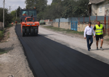 Віктор Овчарук проінспектував стан виконання ремонтних робіт ділянки автомобільної дороги Мишковичі – Скоморохи