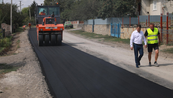 Віктор Овчарук проінспектував стан виконання ремонтних робіт ділянки автомобільної дороги Мишковичі – Скоморохи