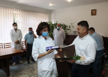 «Ви завжди поруч»: Віктор Овчарук відзначив медичних працівників Гусятинського району