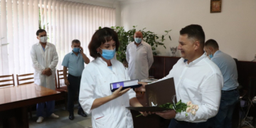 «Ви завжди поруч»: Віктор Овчарук відзначив медичних працівників Гусятинського району