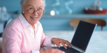 У Тернополі вручатимуть сертифікати випускникам “Університету третього віку”