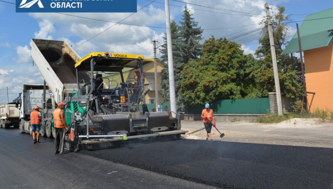 На обході міста Кременець фінішувало укладання другого шару асфальтобетону