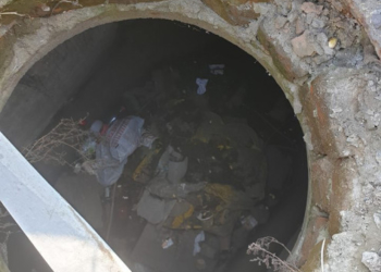 У Тернополі неповнолітня дитина провалилася у каналізаційну яму