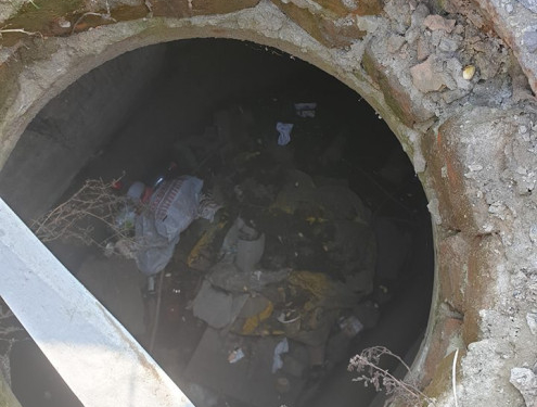 У Тернополі неповнолітня дитина провалилася у каналізаційну яму