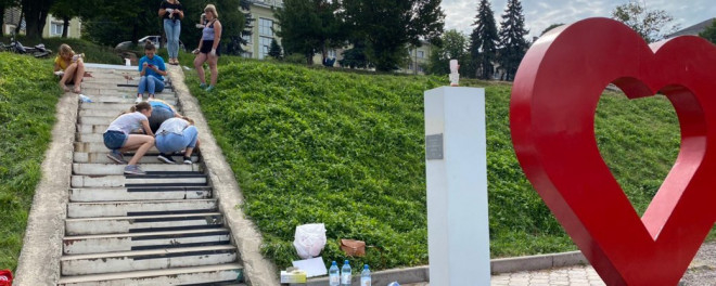 В Тернополі оновлюють сходи у вигляді клавіш фортепіано