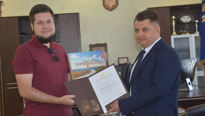Віктор Овчарук подякував усім, хто долучився до створення видання «Відкрий Тернопілля»