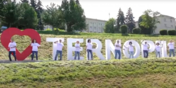 У Тернополі директори шкіл записали креативне відео